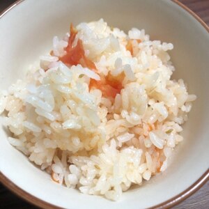 豪快に丸ごとトマトを炊き込む　トマトご飯